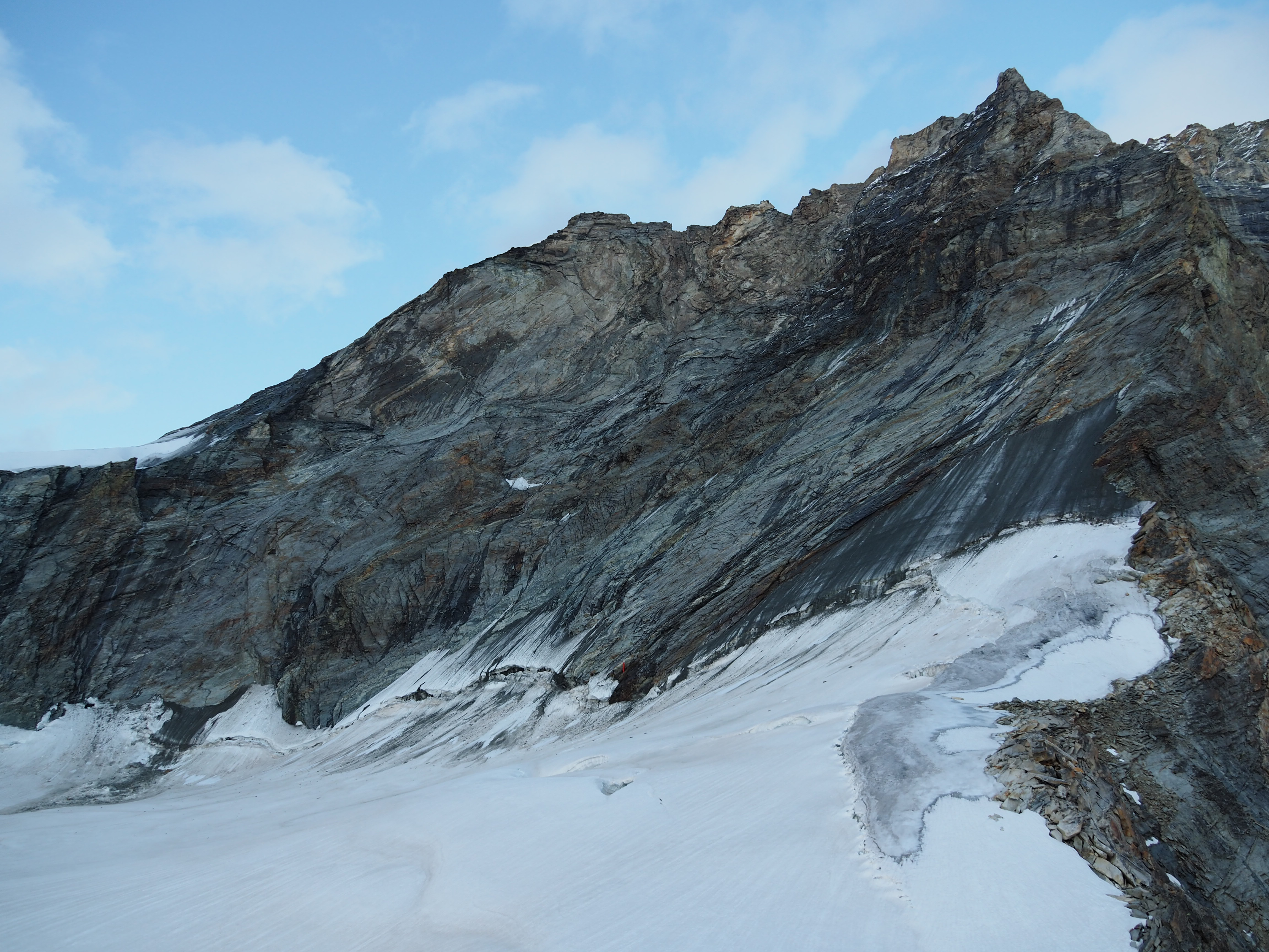 Un parapentiste retrouvé mort en Valais